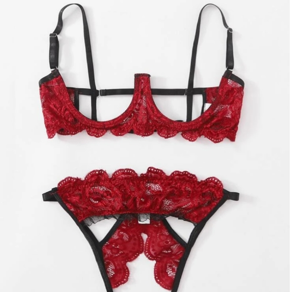 PrettyLittleThing Other - 2-pc Floral Lace Cut-Out Underwire Lingerie Set
